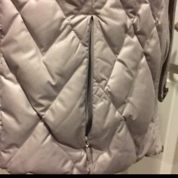 Athleta NWOT Rose champagne puffer vest - Picture 3 of 4